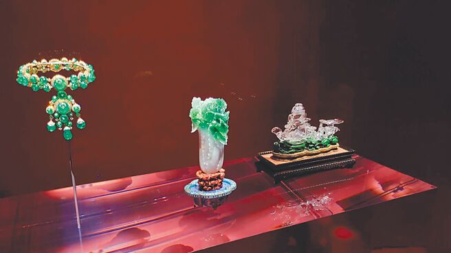 台北故宫镇宫之宝的翠玉白菜也在南院「大美不言」展览展出。（陶福媛摄）