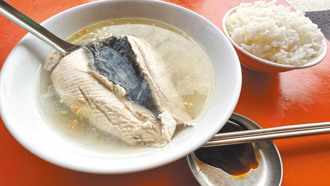 魚刺卡食道別做3動作 醫：嚴重恐危及生命