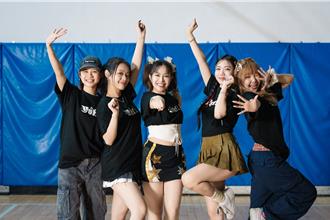 徐懷鈺變身啦啦隊女王跳炒雞舞  自曝自信來源竟是不要臉