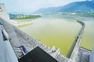 三峽大壩百年追夢 看萬噸大船爬樓梯