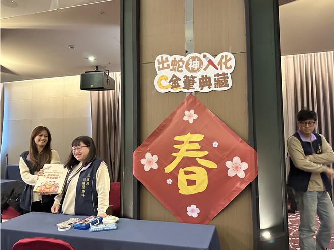 台东县政府举办春节监护儿少岁末围炉活动，现场设置多项闯关活动。（蔡旻妤摄）