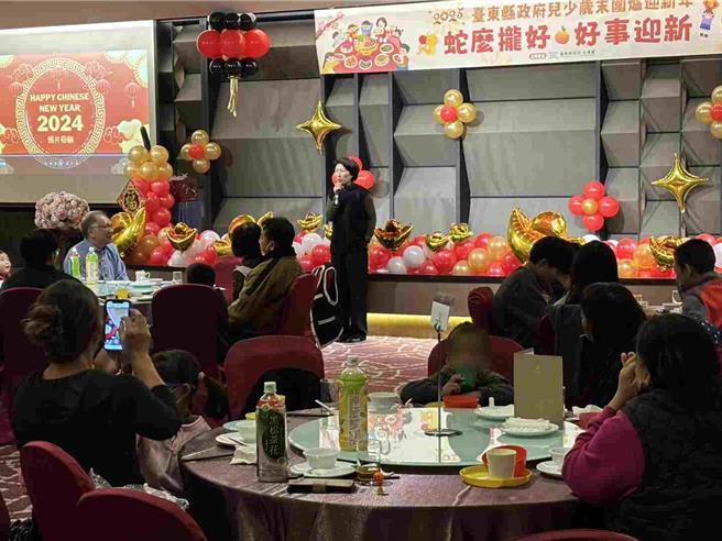 台东县政府举办春节监护儿少岁末围炉活动。（蔡旻妤摄）