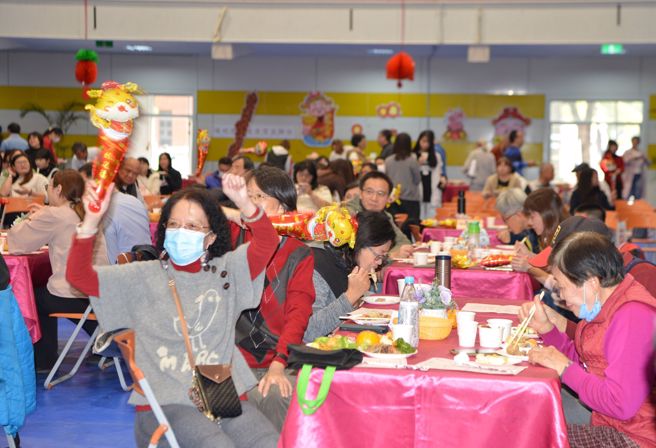 南大全學園等300多人齊聚一堂，共度一場溫馨歡樂的迎春盛會。（照片/台南大學提供）

