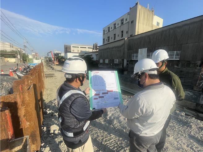 「太子庙中排改善应急工程」工地巡查。（水利局提供／宝智华台南传真）
