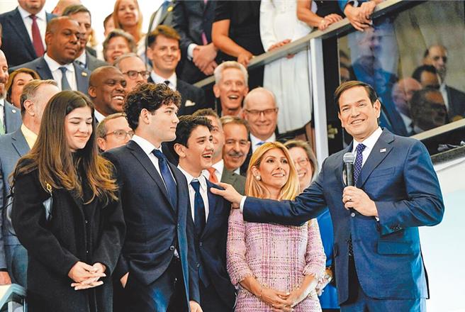 美國新任國務卿盧比歐（右）。（路透）