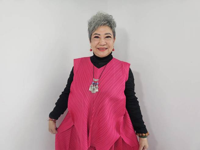 资深演员吴敏演活「鸟来嬷」一角，深受观眾喜爱。（记者游定刚拍摄）