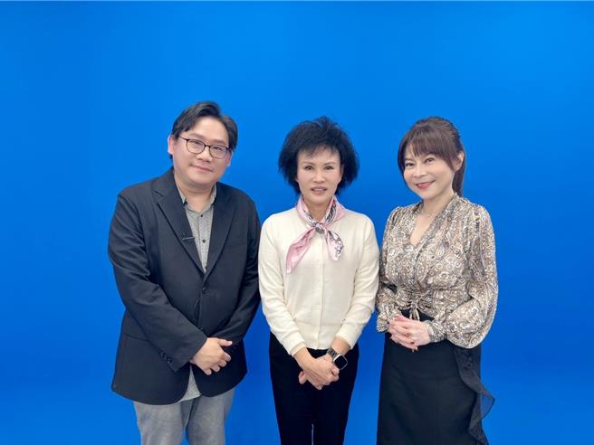 無毒教母譚敦慈（中）上節目分享個人對於食物的簡介。（NOWnews今日新聞《NOW生活攻略》提供）