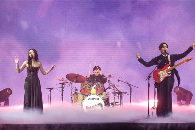 告五人今整场记者会以演唱会规格呈现。（罗永铭摄）