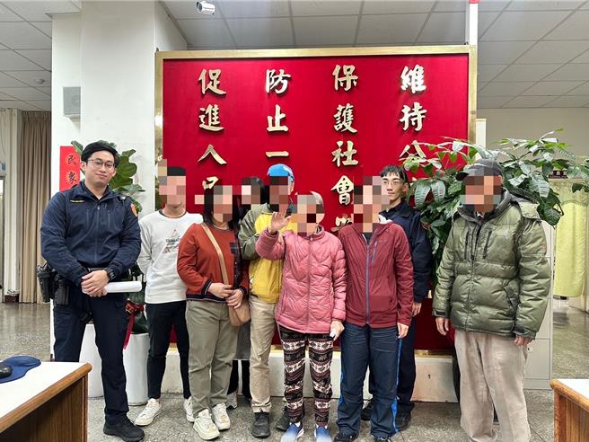 老妇家人对警方热心协助感谢不已。(翻摄照片／林郁平台北传真）