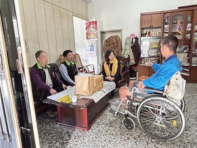 苗栗地检署检察长林映姿于春节前夕，率领团队前往苗栗卓兰，探访犯保苗栗分会的重伤被害人。检察长发放春节关怀金与物资，并向馨生人表达鼓励与支持，展现司法部门柔性司法的人性关怀与温暖。（苗栗地检署提供／吕丽甄苗栗传真）