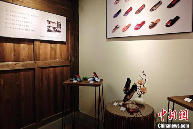 「好久不见·台湾」台潮文创馆展售多种台湾文创产品。　吴冠标 摄