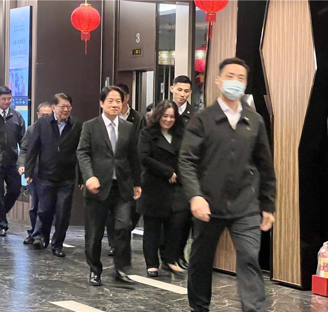 民進黨今晚尾牙，賴清德氣候變遷會議尾牙會場兩邊跑 。曾薏蘋攝