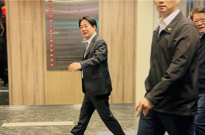 民進黨今晚尾牙，賴清德氣候變遷會議尾牙會場兩邊跑 。曾薏蘋攝