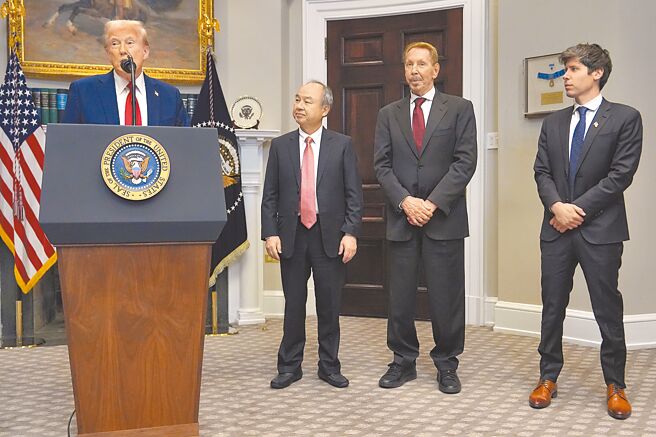 美国总统川普（左起）与软银社长孙正义、甲骨文创办人艾利森、OpenAI执行长奥特曼。图／美联社