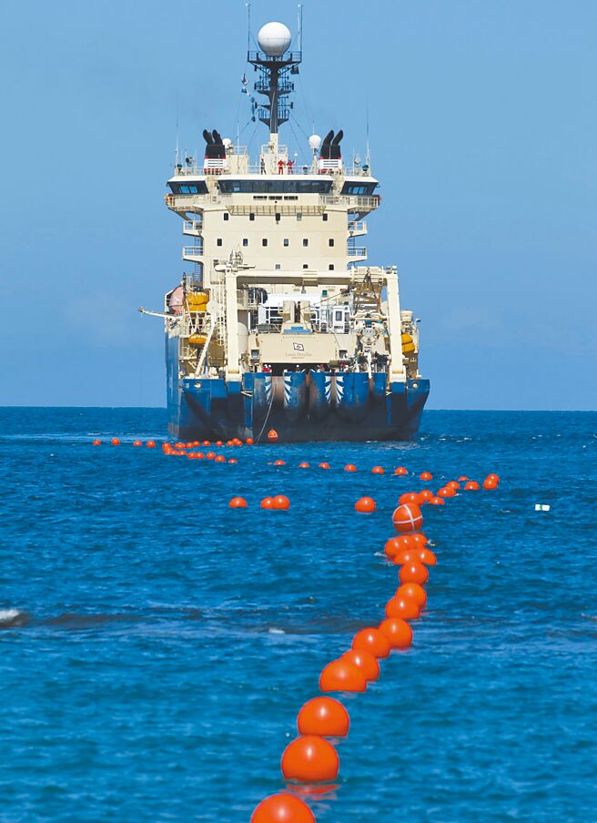 台马电缆陆续故障中断，数发部昨日表示，都是因为自然劣化。图为示意图，红色浮标标志连接委内瑞拉和古巴的海底光缆起点。（路透）