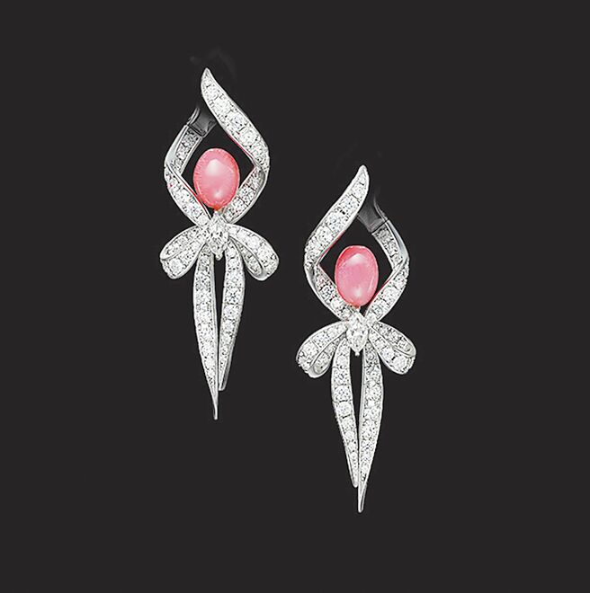 MIKIMOTO的The Bows頂級珠寶系列孔克珠耳環。（MIKIMOTO提供）