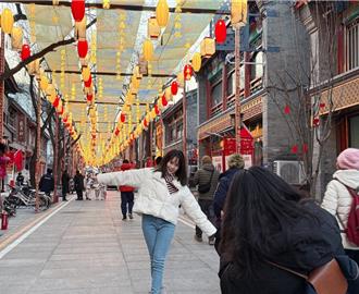 北京「百米詩詞長廊」張燈結綵新亮相！春節讓你穿越時空幻境