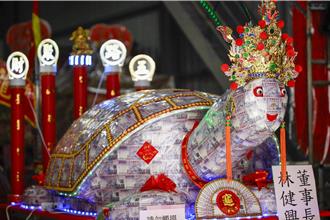 200萬元金錢龜王亮相 春節去竹南後厝龍鳳宮擲筊求財運