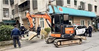 中壢警分局出動機具「清掃街道迎新年」