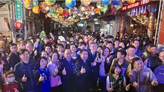 府城普濟燈會啟燈 1800顆燈籠照亮廟埕街區