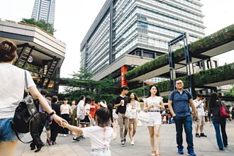 南港信義百貨業 掀搶客大戰