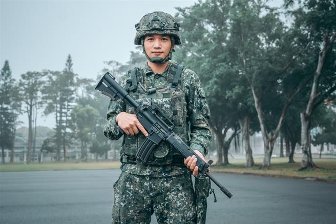 101旅火力連砲長潘宇群下士。（記者陳怡璿攝）