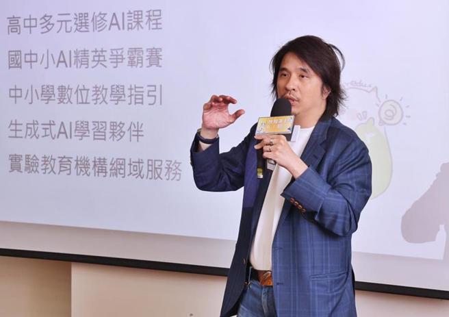 教育部次長葉丙成徵求1000位臉友成為B.Pal，要藉此宣導教育政策。（本報資料照片）