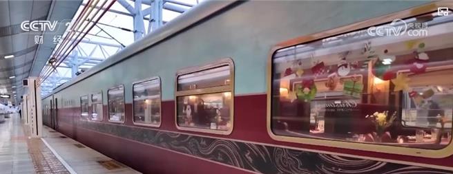 陸春節特色鐵道之旅穿梭人文與自然。（大陸央視）
