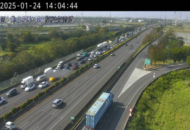 現場畫面。（圖 / 截自高速公路1968）