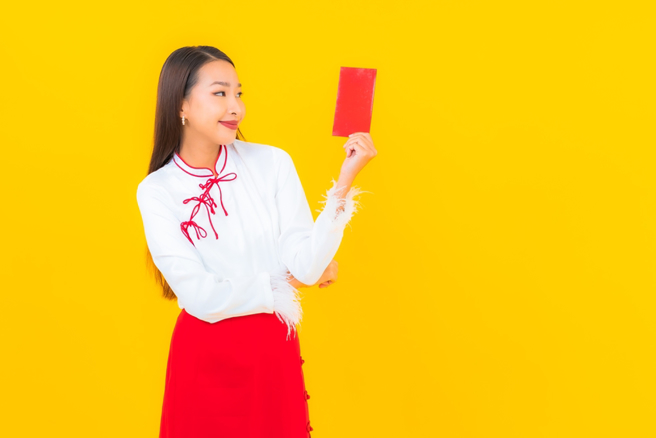 年薪300万的男友，却包了500元的红包，让不少网友傻眼。（示意图/达志影像/shutterstock）
