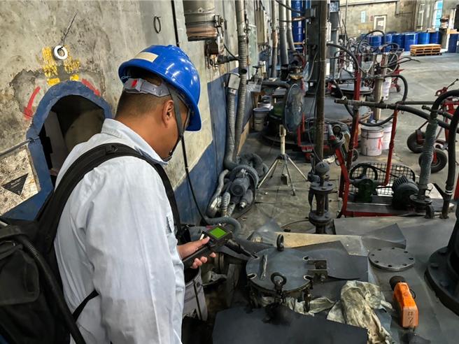 空气污染问题日益严重，臭氧浓度上升成为一大隐忧。为改善空气品质，政府强化挥发性有机物（VOCs）排放管制。苗栗县环保局积极应对并对石化业进行严格检测，减少有害物质排放，保护民眾健康。（苗栗县政府环保局提供／吕丽甄苗栗传真）