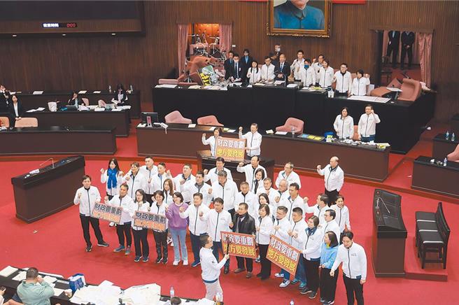立法院去年12月20日院会三读修正通过选罢法、财划法以及宪法诉讼法。（本报资料照片）