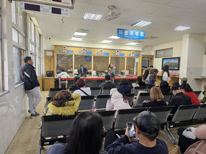 台北看守所家屬趕在年前辦理最後接見。（記者游定剛拍攝）