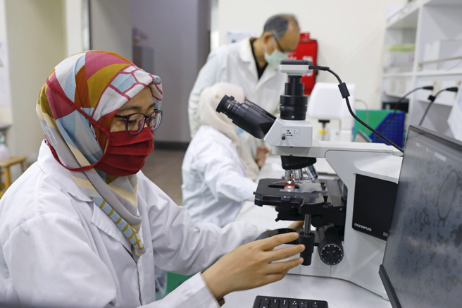 在全球工程领域排名上，朝阳科大连续5年进榜，校级研究中心拥有多项领先技术。(图/朝阳科技大学提供)