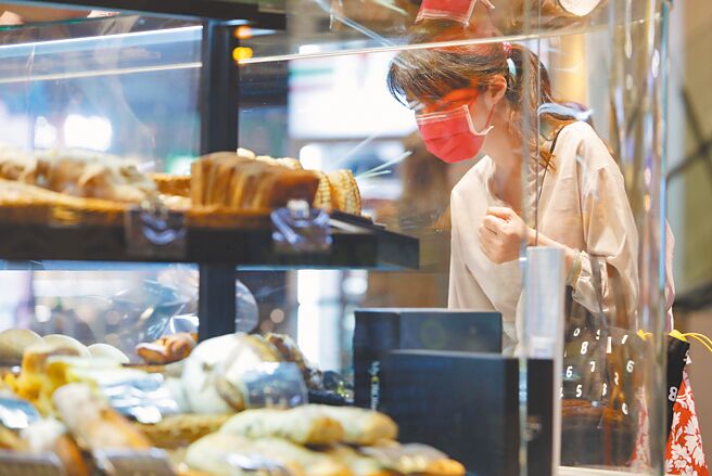 经济部统计处23日公布2024年零售、餐饮业全年营业额创新高。（本报资料照片）