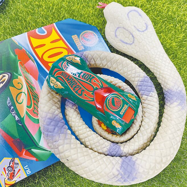 振光玩具推出「風火輪小汽車蛇年塗裝款」。（振光玩具提供）