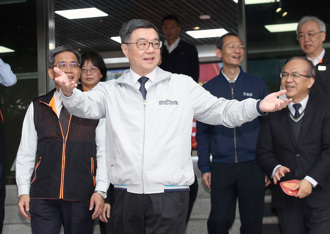 春節國道疏運備戰！卓榮泰視察交控中心 強調行車4不