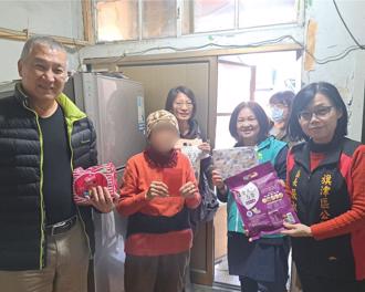 高市旗津社福中心年前送暖 關懷獨居長輩