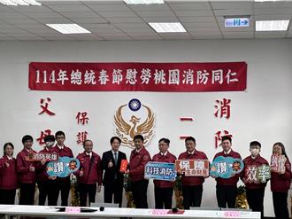 張善政陪同賴清德到消防隊 贈送福袋與加菜金