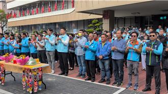 員林市長游振雄出殯千人送行  公所員工列隊「市長一路好走」引淚崩