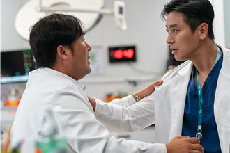 朱智勛《外伤重症中心》重披医师袍 原着漫画过年限时免费看