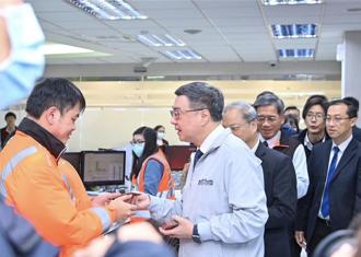 春节连假首日  卓揆视察国道疏运