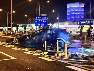 電動車爆燃釀4死！估用「三元鋰電池」 內行曝：出事噴火沒時間跑