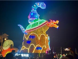 2025南投燈會點燈！日籍表演團體讚「漂亮」 許淑華：過年來走春