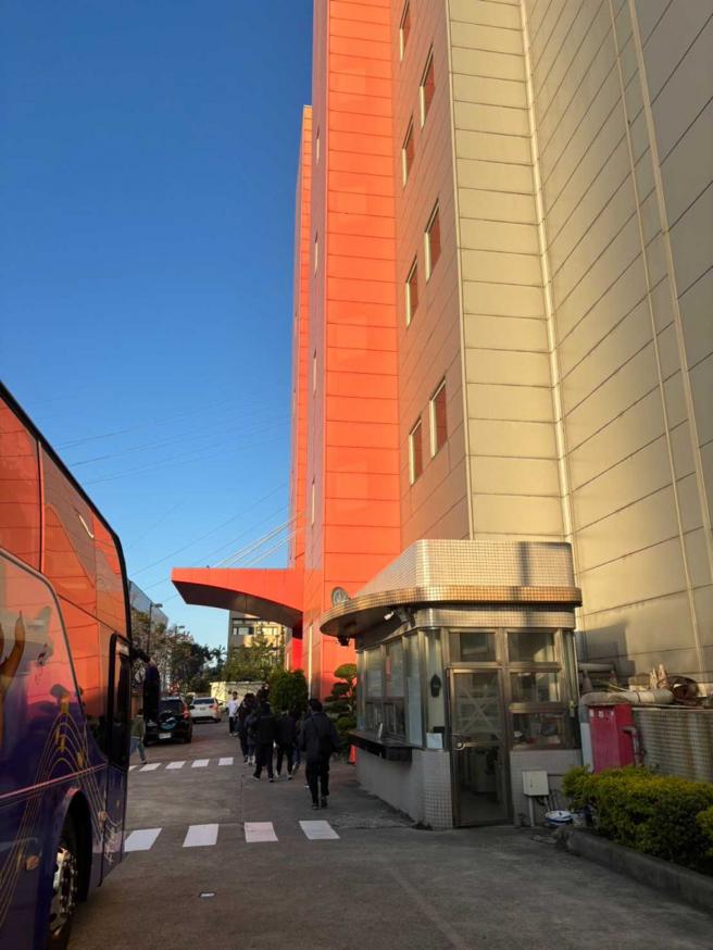 鸿海集团子公司鸿佰科技从事大数据、云端服务所使用的伺服器等相关产品生产，工厂位在新竹县湖口乡，距离先丰通讯约一小时车程。（图／读者提供）