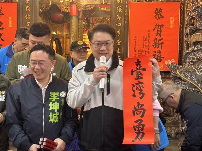 立法院昨（24）日送出之前三读通过的《公职人员选举罢免法 》加严版，民进党秘书长林右昌说，国民党此举是恶质偷袭的一种方式，「我想全民都会记得这一点」，也称此举造成行政院没办法好好在年假休息。（柯毓庭摄）