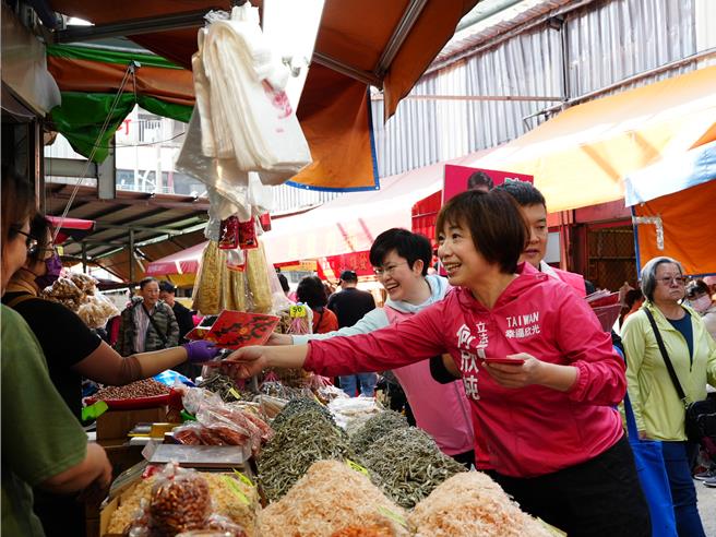 台中公民团体发起罢免6位蓝委行动，近日又有公民团体发起罢免绿营立委蔡其昌、何欣纯行动，对此，何欣纯说，相信选民的智慧，自有公评。（立委何欣纯办公室提供／潘虹恩台中传真）