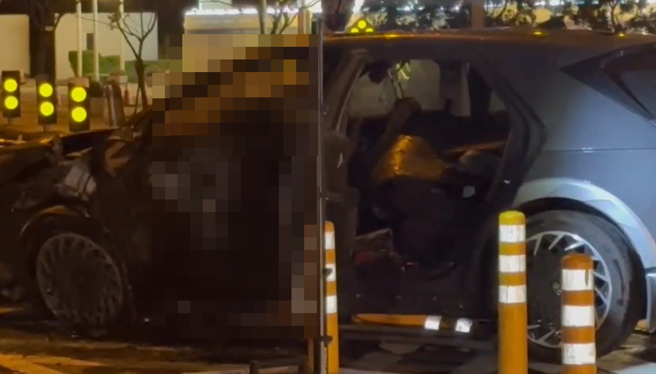 国道1号杨梅休息站发生电动车自撞火烧车严重事故，有救援男子表示，当时要救出驾驶座的父亲，但火已经全面燃烧来不及。（图／翻摄画面）