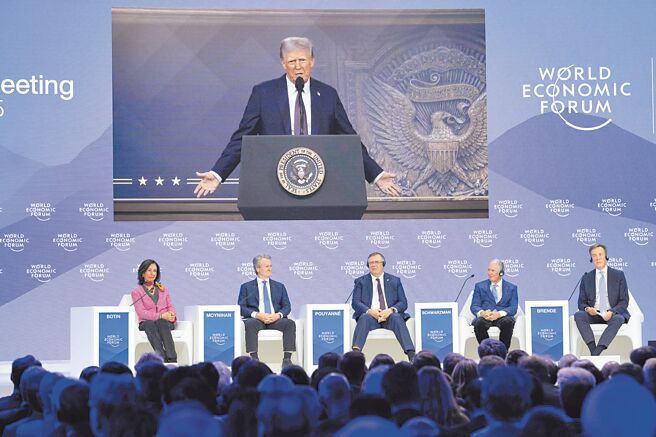 美国总统川普在福斯新闻23日播出的专访中称，他有信心与北京达成协议，防止台湾遭到入侵。图为川普23日以视讯在世界经济论坛演讲。（美联社）