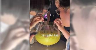 八大离奇死因2！工程师8分钟喝1L「断魂百香果」断魂 退休男狂饮3天2夜暴毙